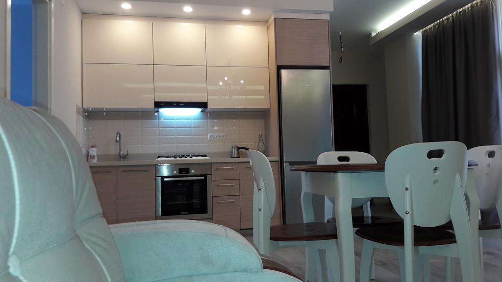 Asmati Apartment 2 バトゥーミ エクステリア 写真